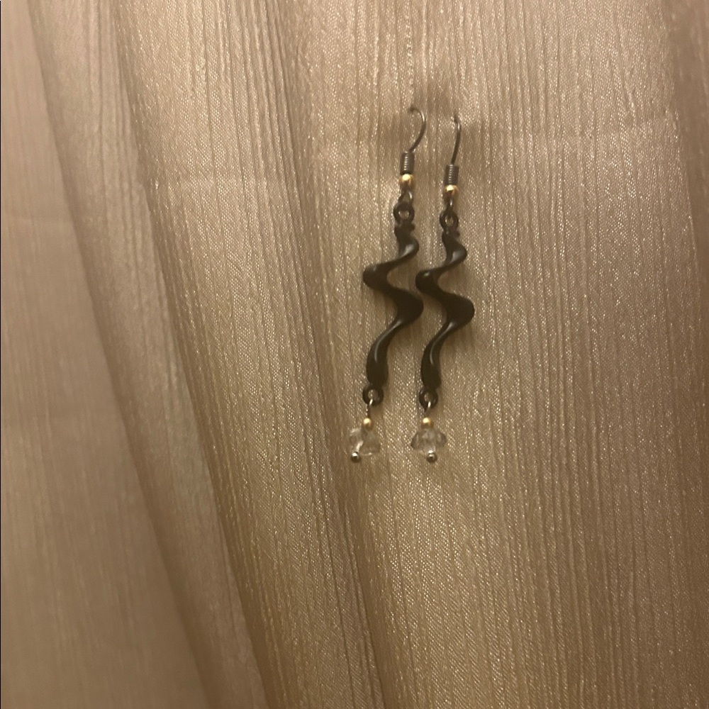 Chic Black and Gold Wave Earrings